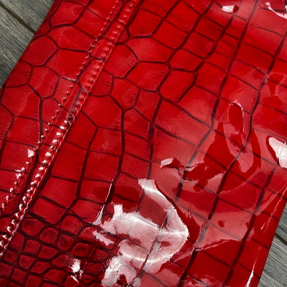 avon red faux alligator crossbody purse Glam, Holiday style, night out! - Picture 7 of 7